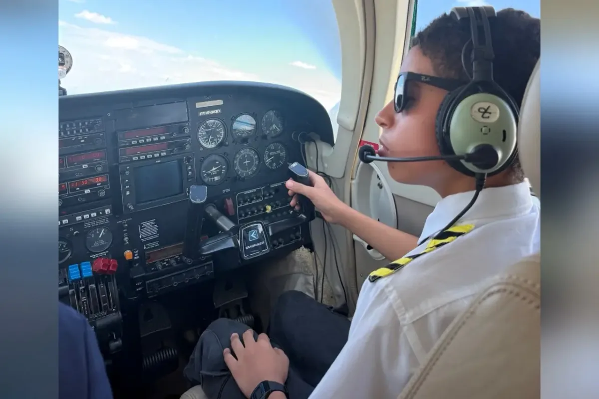 menino-de-12-anos-constroi-aviao-em-casa-e-impressiona-pilotos-em-goiania:-“sabia-responder-tudo”