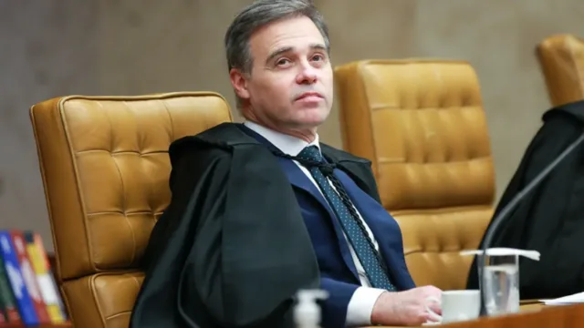 Mendonça proíbe Lula de dizer que Flávio é contra o fim da 6×1