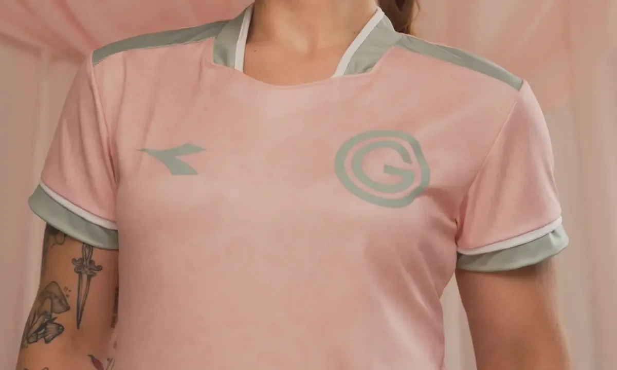 com-escudo-minimalista,-goias-apresenta-camisa-em-apoio-ao-outubro-rosa;-veja-fotos