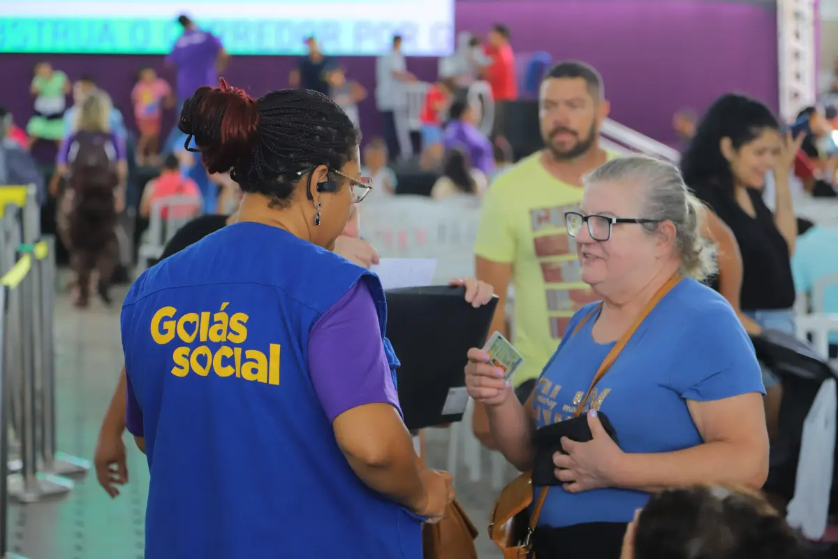 mais-de-600-cartoes-de-auxilio-aguardam-retirada-em-aparecida;-veja-se-seu-nome-esta-lista