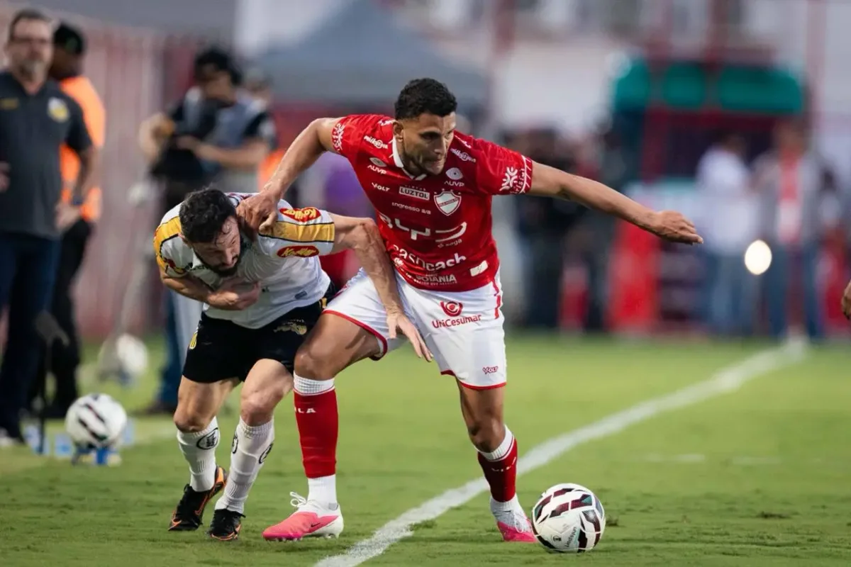 no-apagar-das-luzes,-vila-nova-sofre-empate-do-novorizontino,-mas-mantem-lideranca-da-serie-b