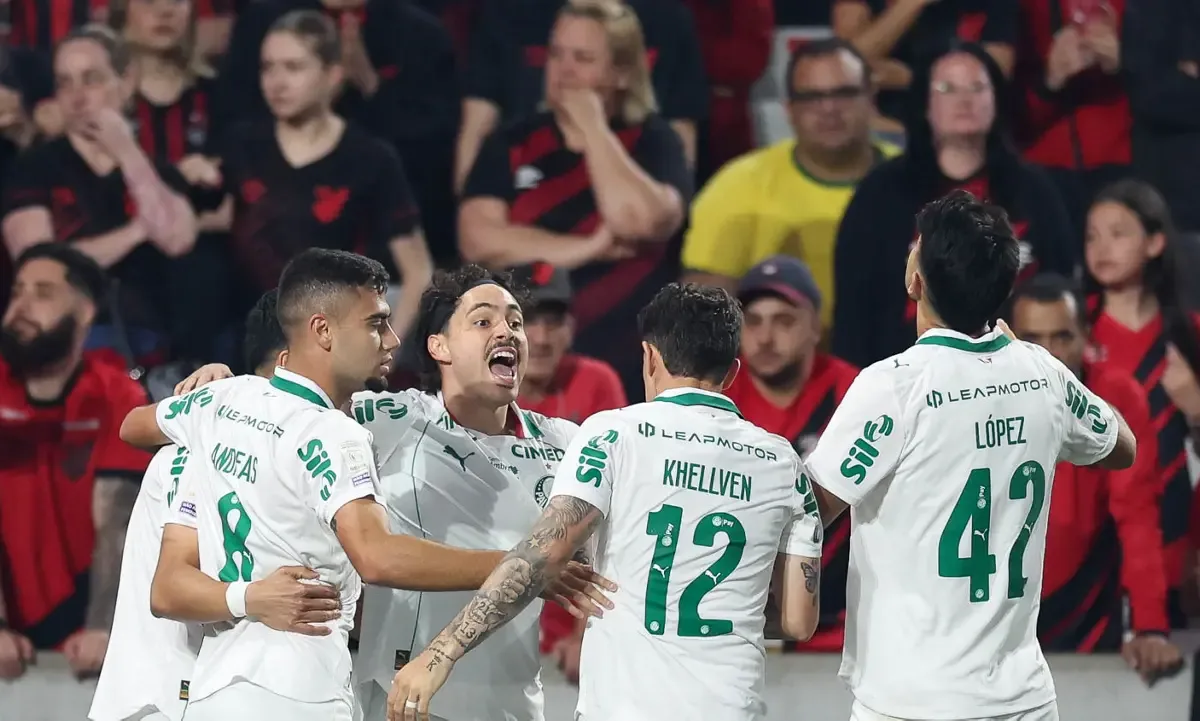 palmeiras-assume-lideranca-provisoria-da-serie-a;-veja-os-resultados-de-sabado-e-as-mudancas-na-tabela
