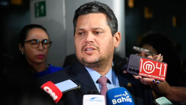 Alcolumbre adia PEC da Segurança Pública para depois da eleição para evitar disputa sobre maioridade