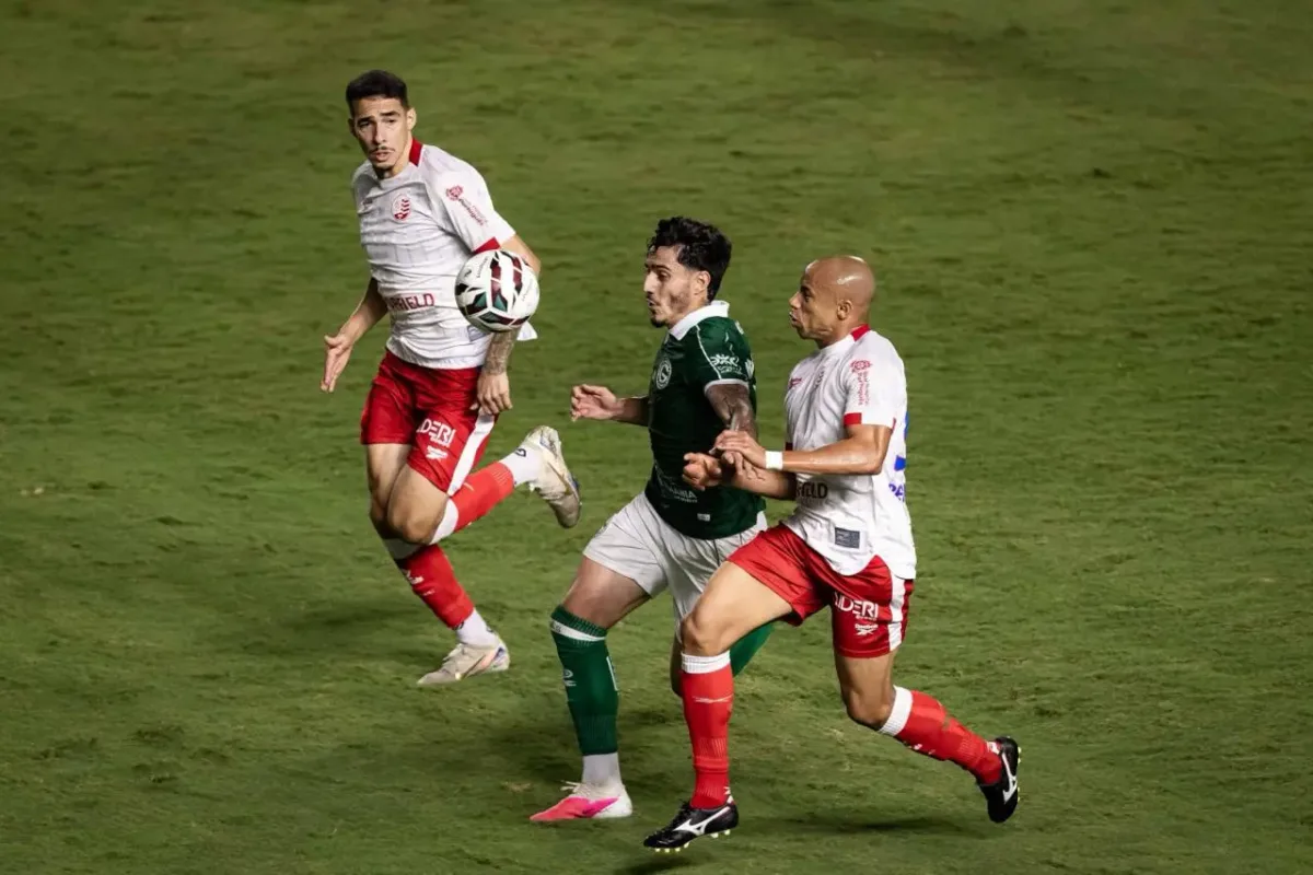 ninguem-e-de-ninguem:-goias-fica-no-zero-com-o-nautico-no-tempo-inicial