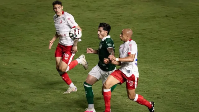 Ninguém é de ninguém: Goiás fica no zero com o Náutico no tempo inicial