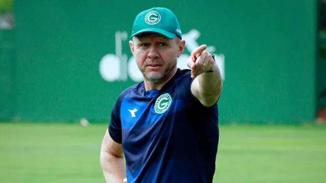 “Enquanto houver chances, vamos sonhar”: Mozart não desiste de acesso após empate do Goiás com Náutico