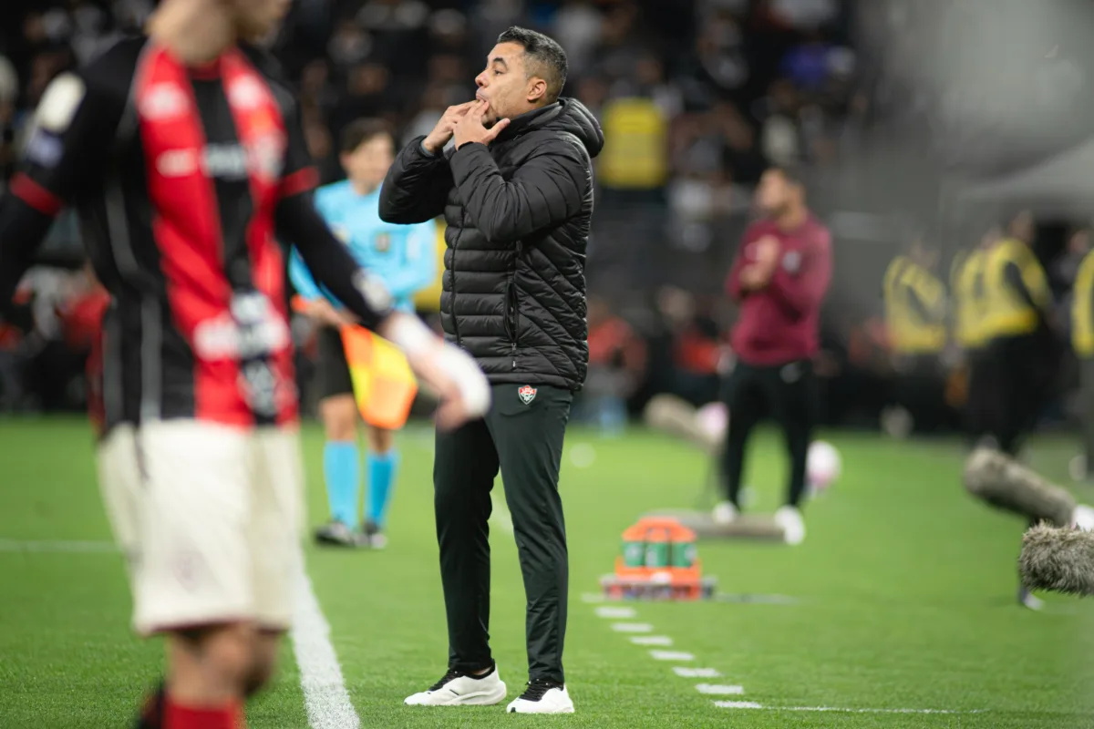 jair-ventura-celebra-empate-do-vitoria-diante-do-corinthians:-“seguramos-um-adversario-direto”-–-ge