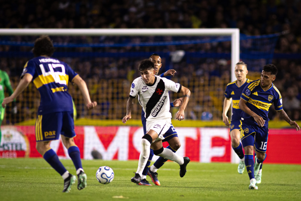 vasco-defende-vantagem-contra-o-boca-juniors-por-vaga-na-final-da-sul-americana;-saiba-onde-assistir