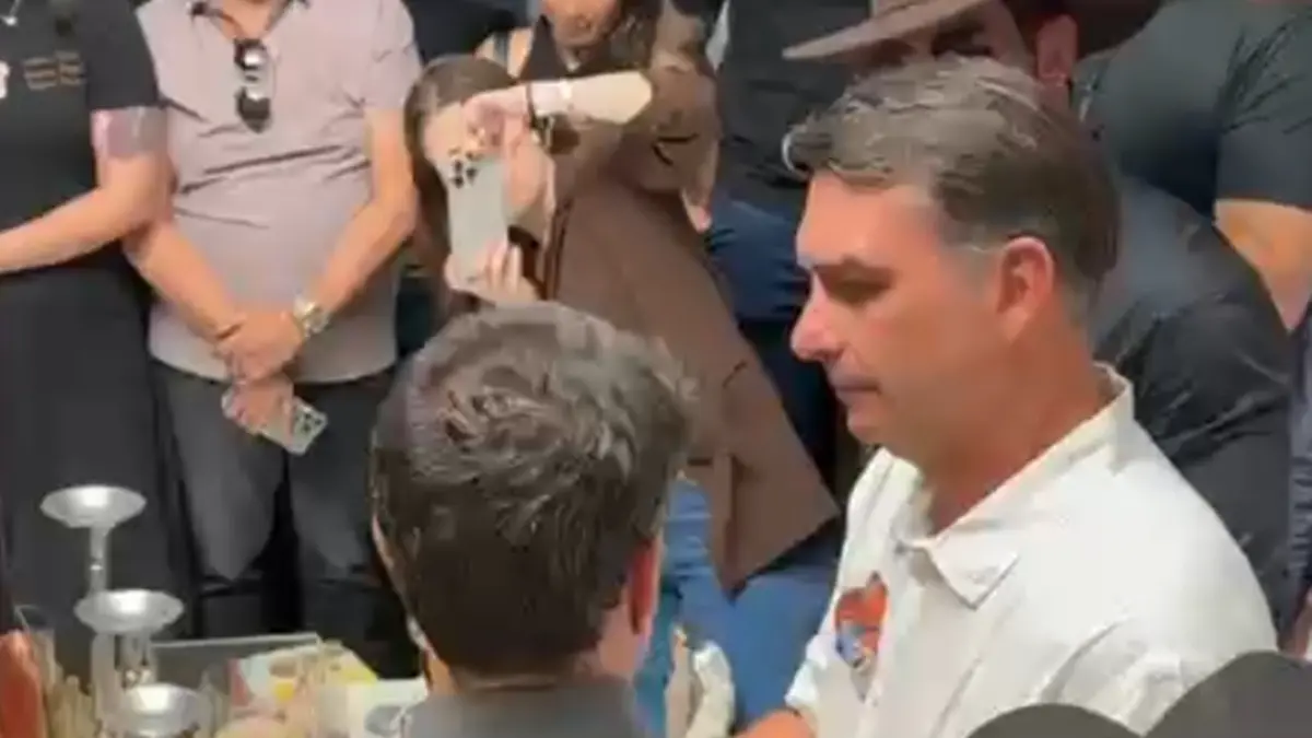 ao-lado-de-sertanejos,-flavio-fala-em-devolver-direito-de-‘sonhar’-aos-brasileiros