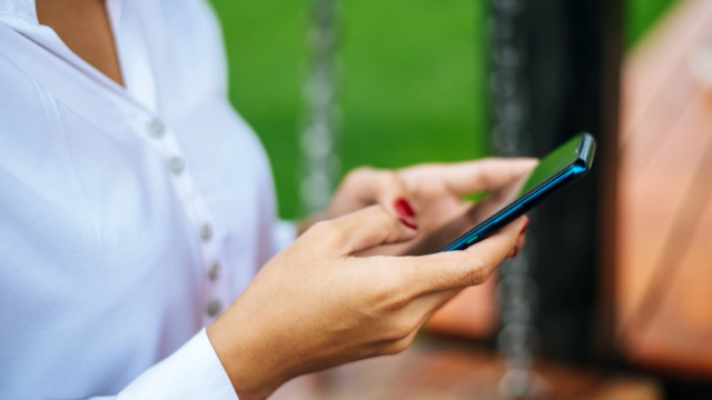 Meta é condenada após bloquear WhatsApp e causar queda no faturamento de clínica em Goiânia