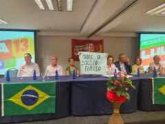 Filha de Lula chama Flávio de “moleque” em ato pró-Lula com lideranças do PSDB em Goiânia