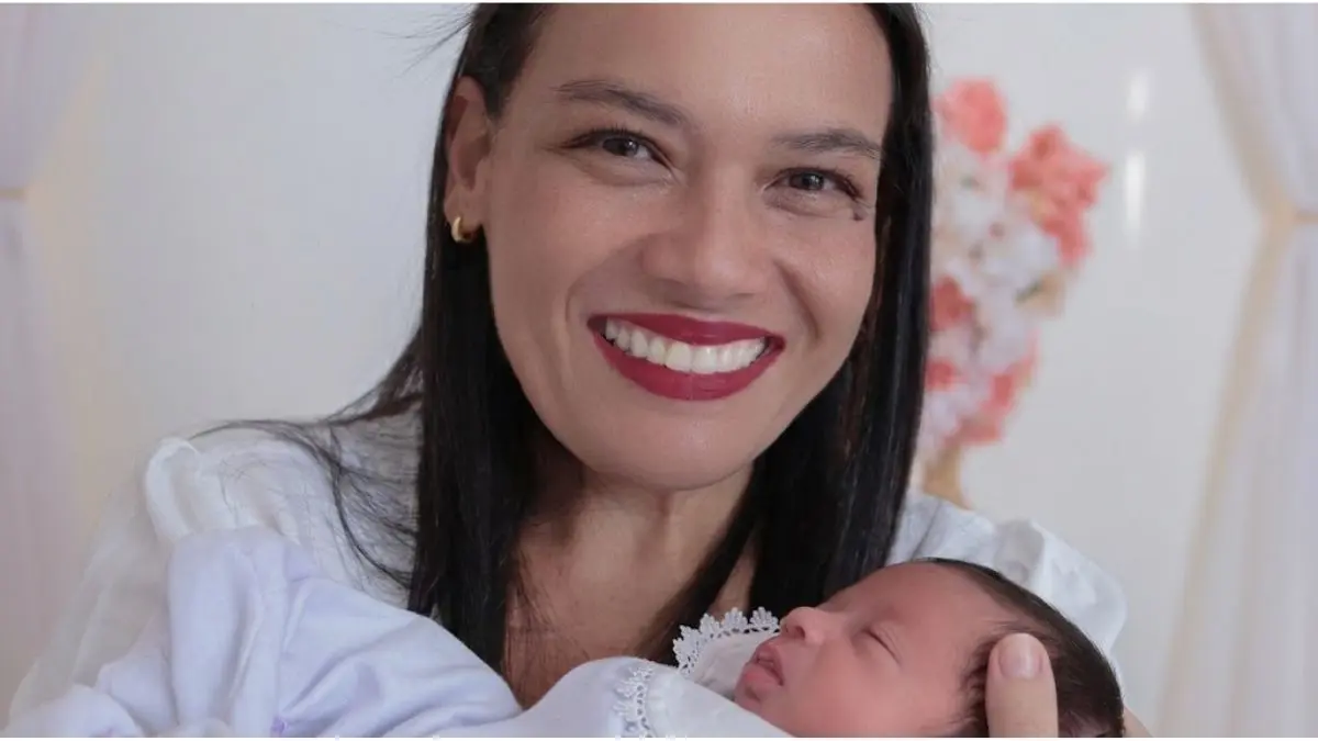 ‘ela-me-traz-tanta-paz-e-forca’:-goiana-descobre-cancer-gravida,-tem-parto-antecipado-e-cuida-da-filha-durante-o-tratamento