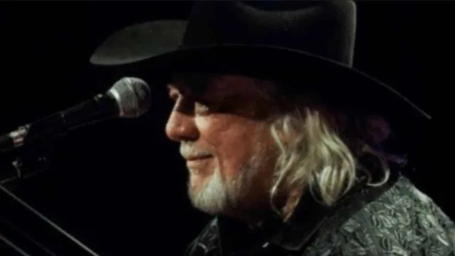 John Anderson, membro do Hall da Fama da música country, morre aos 71 anos em sua casa no Tennessee