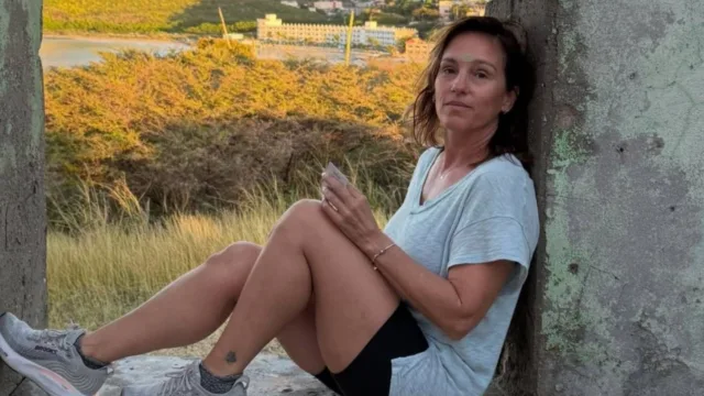 Amy Jo Johnson sobrevive a acidente de jato em Las Vegas