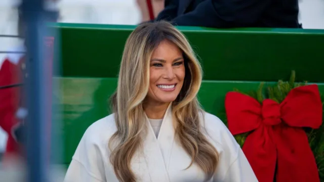 Melania Trump desvia de beijo de Donald Trump na Casa Branca