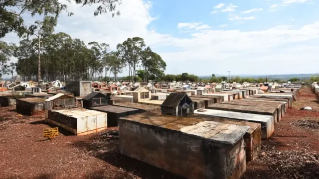 Decreto garante funeral gratuito e traslado de corpos para famílias vulneráveis em Aparecida