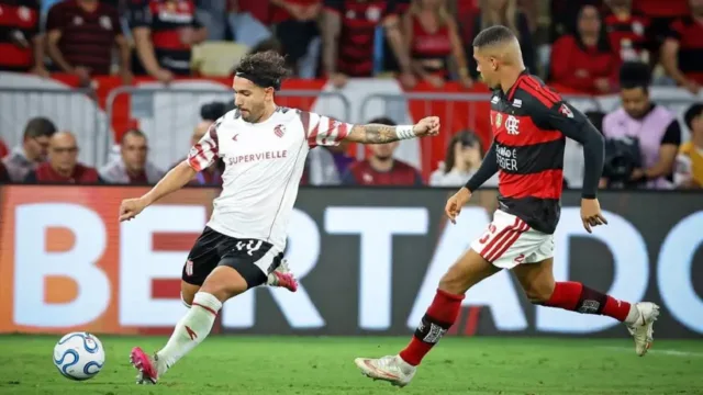 Com um a mais, Flamengo é derrotado pelo Estudiantes nos pênaltis e dá adeus à Libertadores