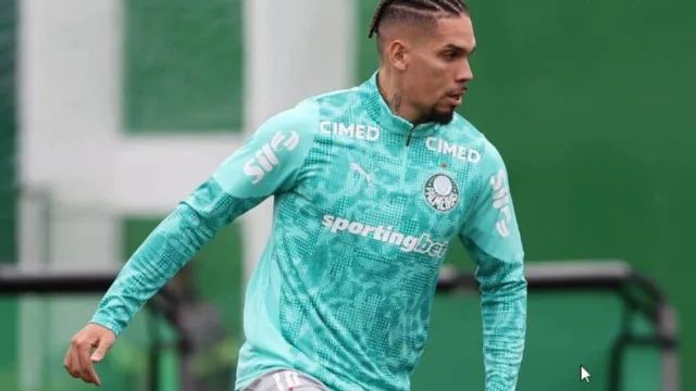 Paulinho sofre trauma na panturrilha direita contra o Fluminense e inicia tratamento no Palmeiras