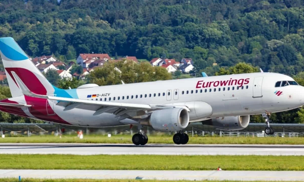 voo-da-eurowings-tem-pouso-prioritario-apos-casos-de-vomitos-a-bordo
