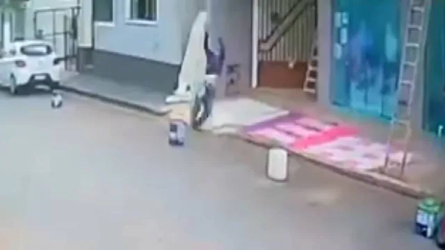Nova Resende registra queda de trabalhador após descarga elétrica durante pintura de fachada de sobrado