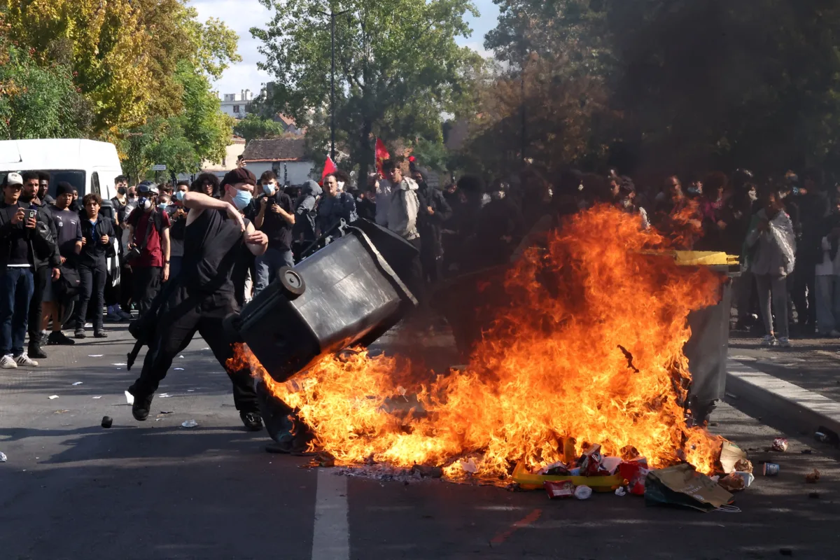 França tem novos protestos neste sábado após um mês de manifestações; Governo mobiliza 70 mil agentes – G1