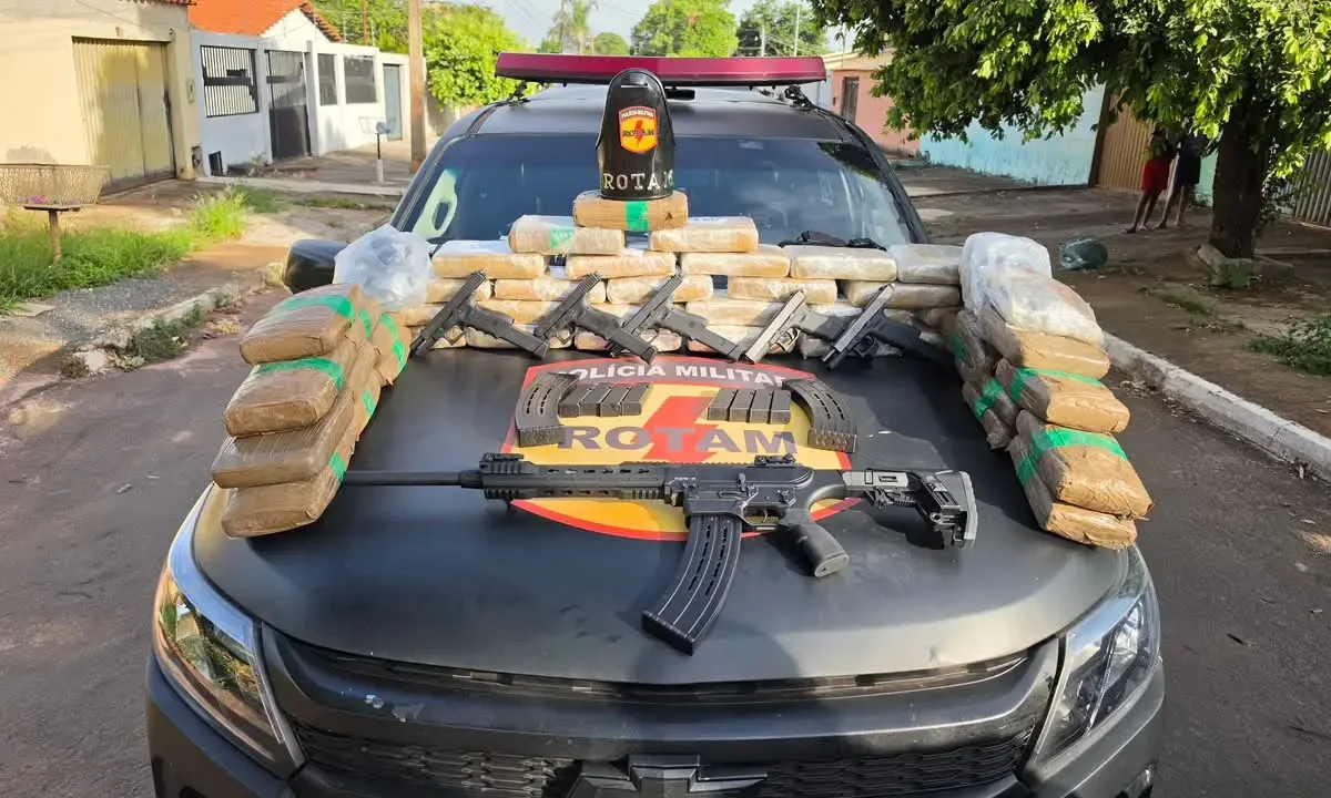 pistolas-que-atiram-como-metralhadoras:-rotam-encontra-paiol-de-armas-em-senador-canedo;-video