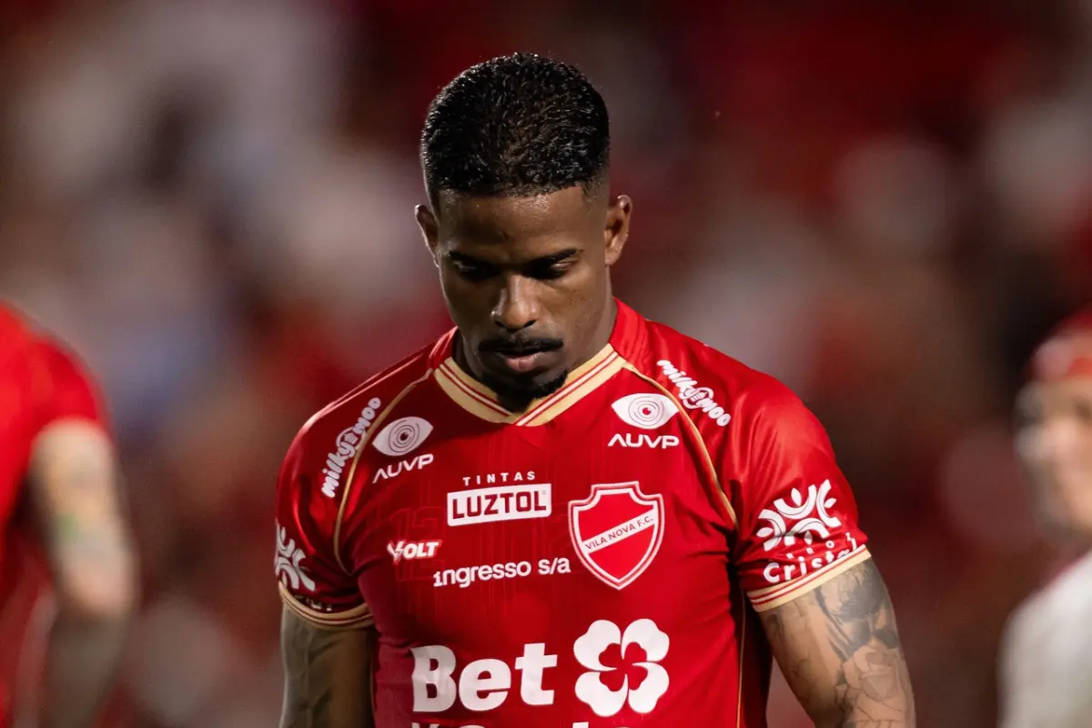 apos-vila-nova-virar-o-placar,-hayner-e-expulso-por-gesto-obsceno-para-torcedor-do-sao-bernardo