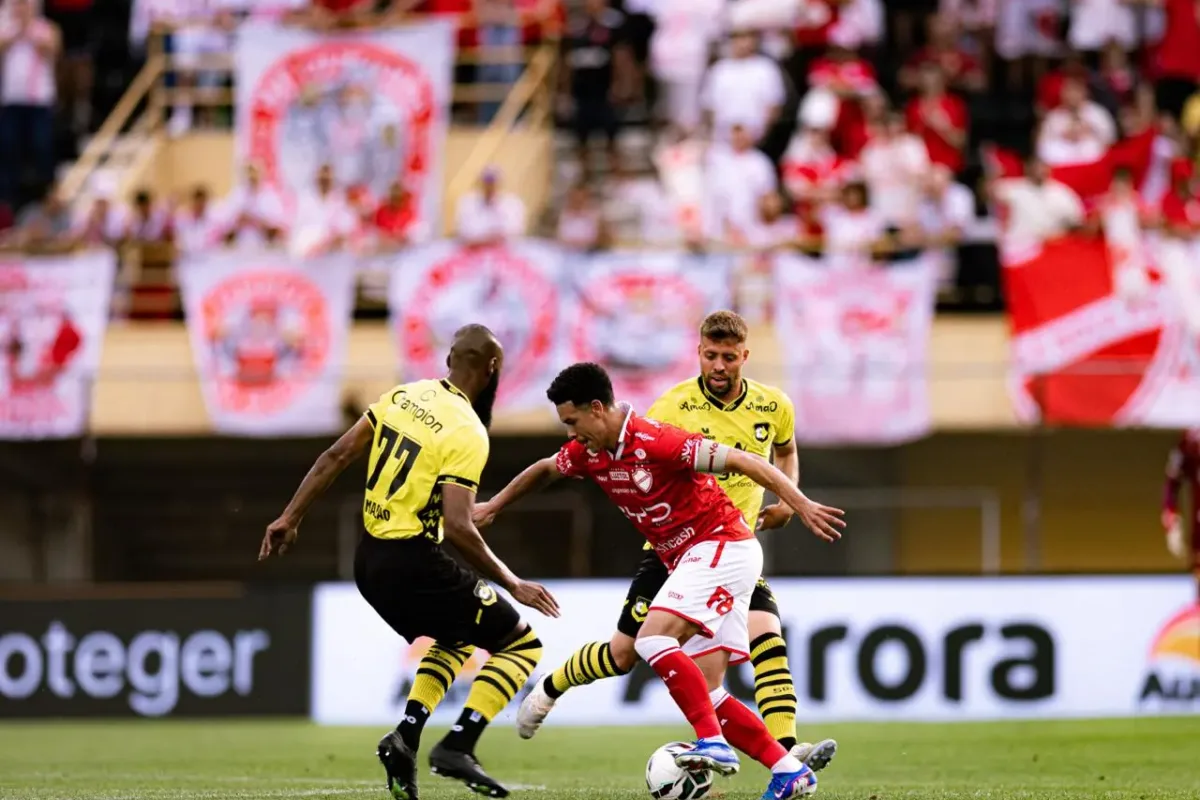 vila-nova-sai-na-frente,-mas-cede-empate-ao-sao-bernardo-no-primeiro-tempo;-veja-os-gols
