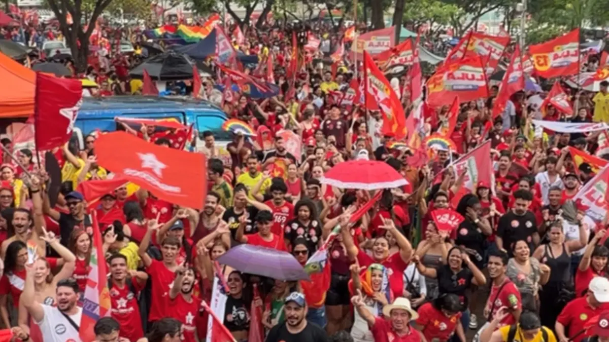 ‘caminhada-da-virada’:-apoiadores-do-presidente-lula-se-reunem-na-praca-universitaria,-em-goiania