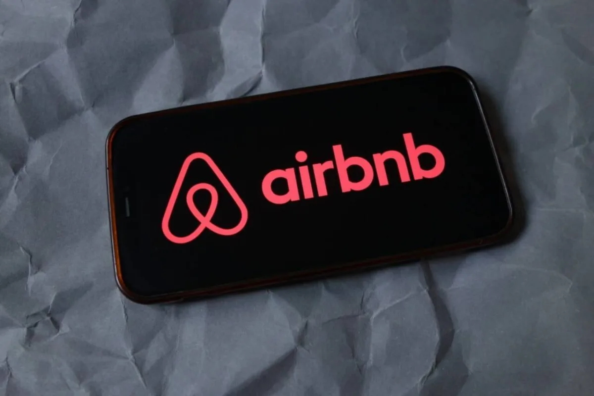 airbnb-proibe-anfitrioes-de-exigirem-limpeza-pesada-no-checkout