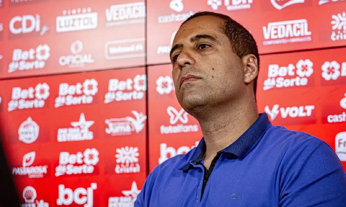 “vagas-direcionadas”:-hugo-bravo-afirma-que-bastidores-estao-prejudicando-o-vila-na-reta-final-da-serie-b