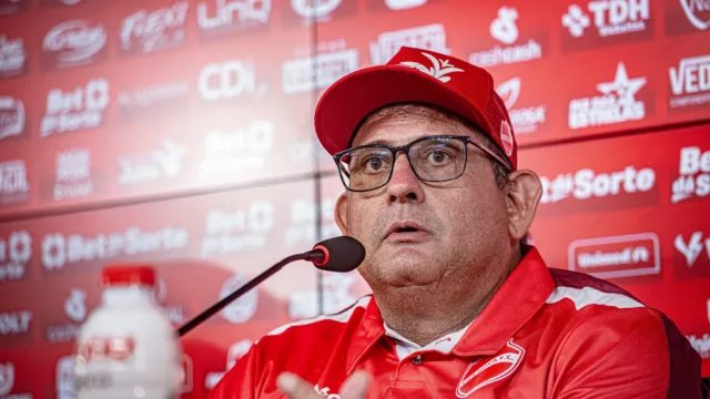 “Não vou transferir responsabilidade”: Guto Ferreira poupa Hayner após derrota do Vila Nova