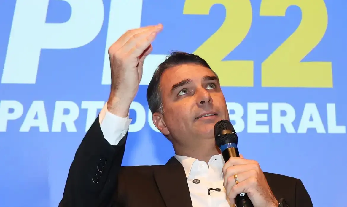 flavio-bolsonaro-pediu-ao-tse-para-estender-votacao-ate-as-19h