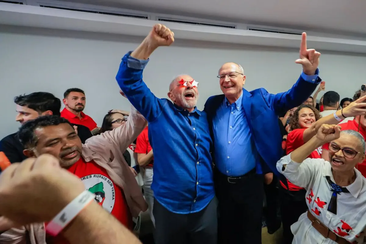 dez-das-12-pesquisas-divulgadas-na-vespera-do-2o-turno-disseram-que-flavio-seria-eleito