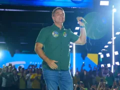 Flávio Bolsonaro supera votação do pai em 2022 e 2018