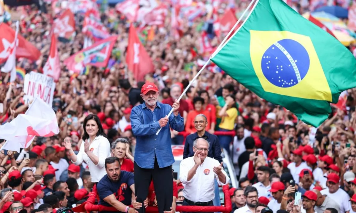 Lula vence eleição e promete mudar o jeito de governar o país