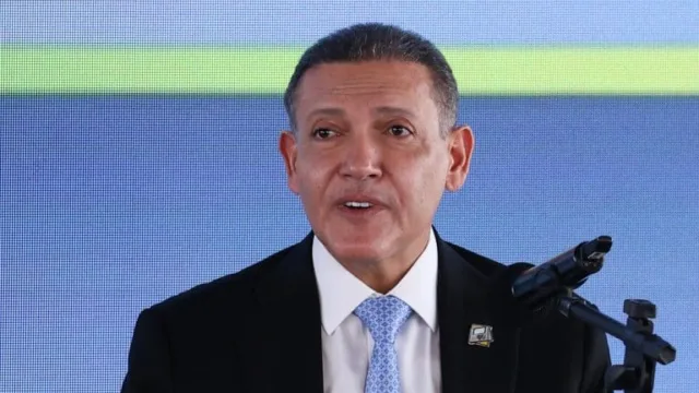Kassio Nunes Marques telefona a Lula e confirma a reeleição no TSE