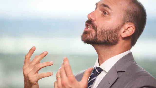 Em vídeo em inglês, Eduardo Bolsonaro acusa eleições de fraude sem provas