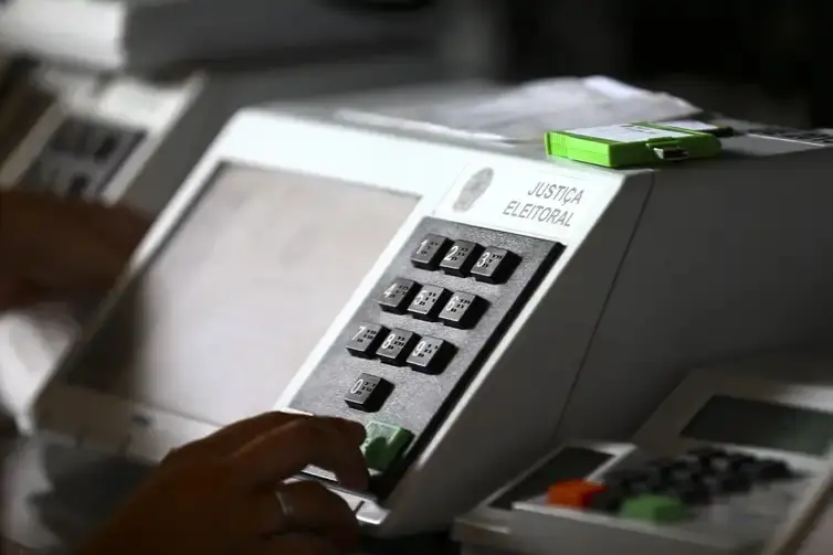 apenas-35-mil-votos-foram-registrados-apos-prorrogacao-da-votacao;-lula-venceu-flavio-por-4,4-milhoes-de-diferenca