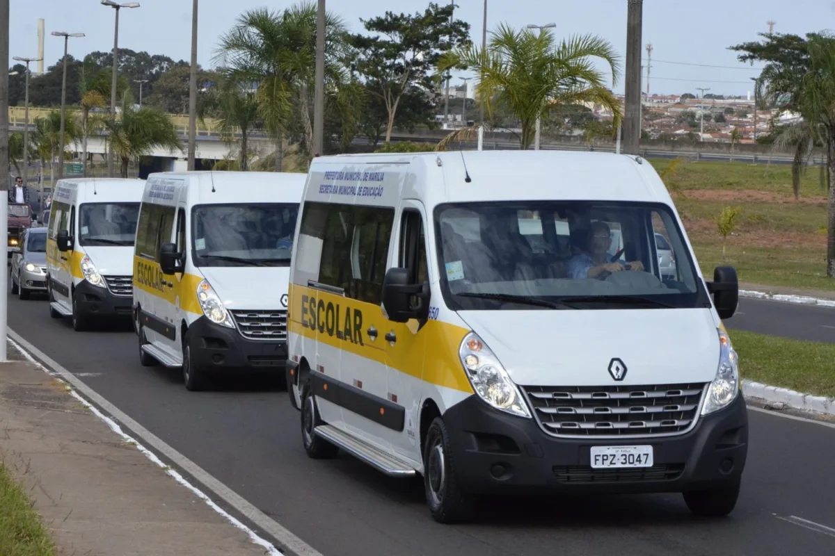 vans-escolares-aprovadas-em-vistoria-vao-circular-com-adesivo-em-goiania;-veja-como-identificar