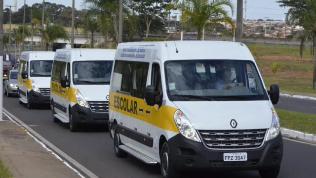 Vans escolares aprovadas em vistoria vão circular com adesivo em Goiânia; veja como identificar