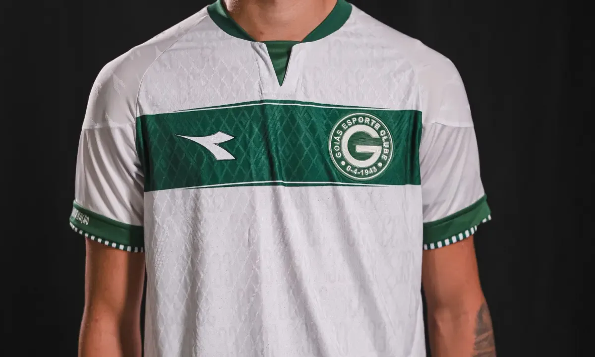 goias-apresenta-nova-camisa-reserva-para-a-temporada-2026/27;-confira-fotos