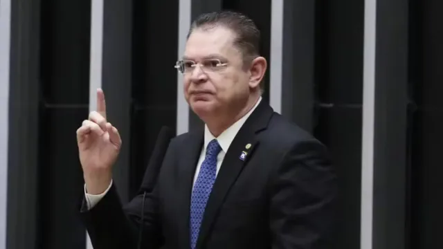 Líder do PL desiste de disputar presidência da Câmara após derrota de Flávio Bolsonaro