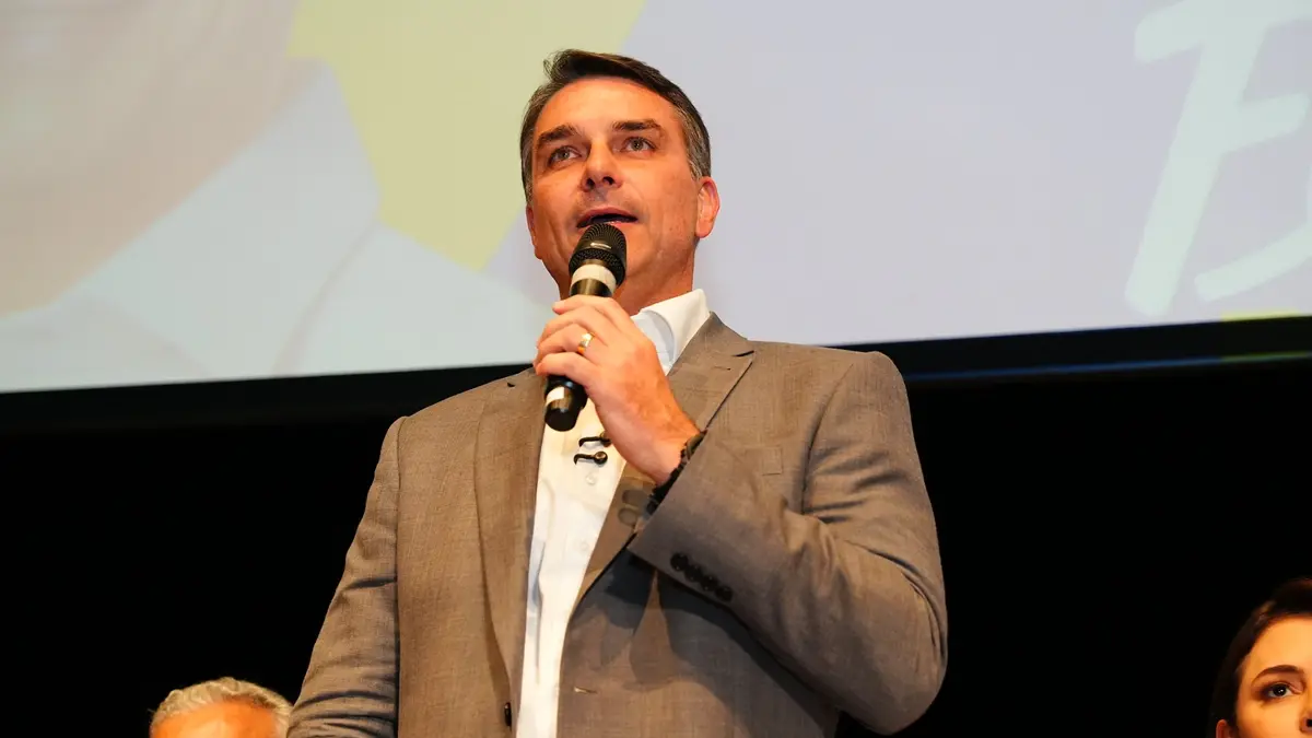 aliados-e-advogados-preveem-prisao-preventiva-de-flavio-bolsonaro-apos-descumprimento-de-ordem-do-stf