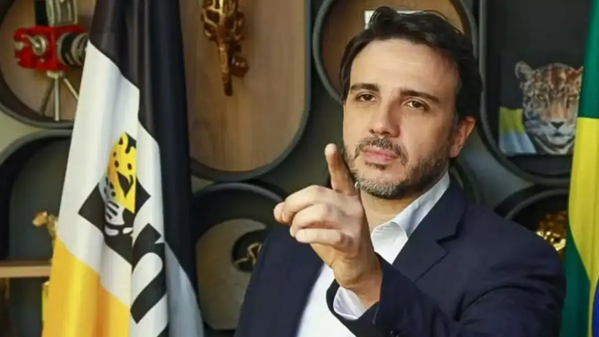 renan-santos-diz-que-possivel-fuga-de-flavio-bolsonaro-era-“caminho-natural”-apos-derrota