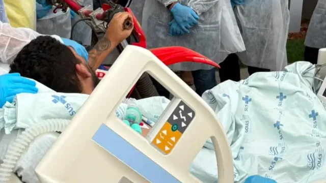 ‘Melhor visita que eu tive’: família leva moto a hospital para motivar jovem internado em Formosa