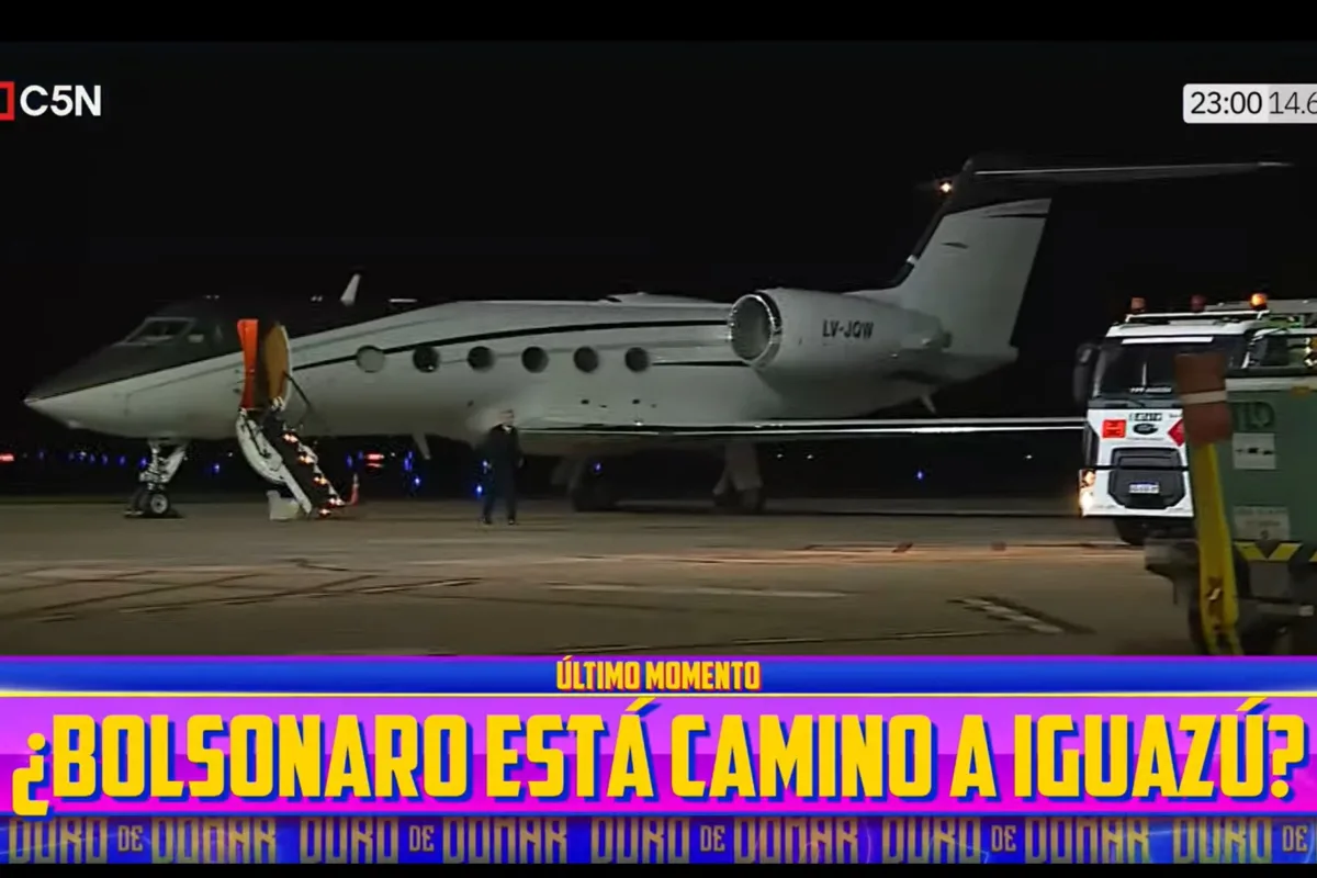 flavio-bolsonaro-e-familia-cruzaram-fronteira-e-seguiram-em-voo-privado-para-o-equador,-diz-migracao-argentina-–-g1