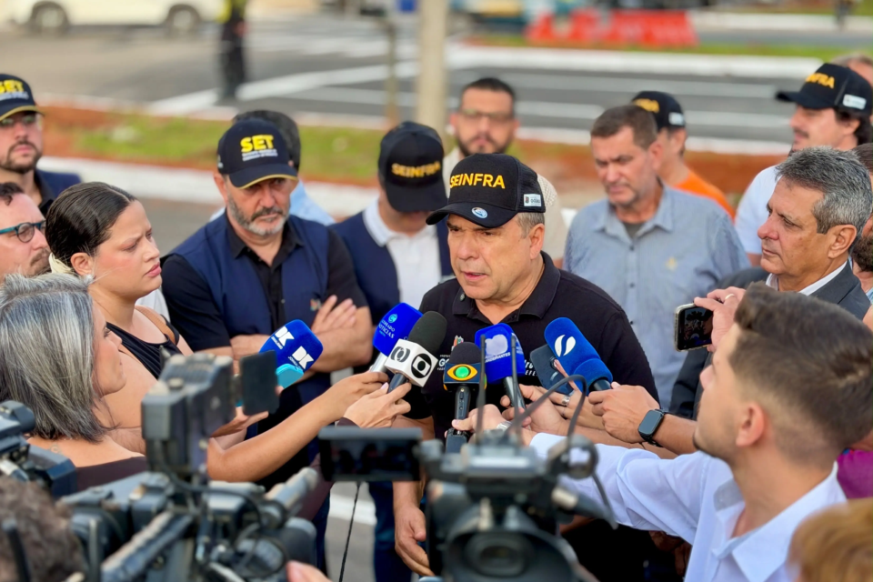 “ele-nao-fugiu,-viajou.-eu-nao-sairia”,-diz-mabel-sobre-ida-de-flavio-bolsonaro-aos-eua