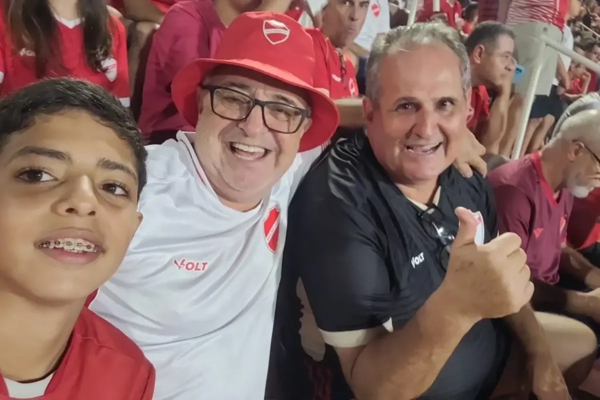 muito-antes-do-oba,-torcedor-vendia-chocolate-no-mutirama-para-ver-o-vila-nova