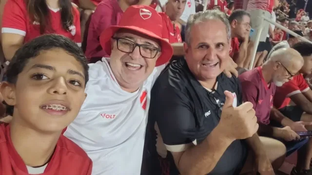 Muito antes do OBA, torcedor vendia chocolate no Mutirama para ver o Vila Nova